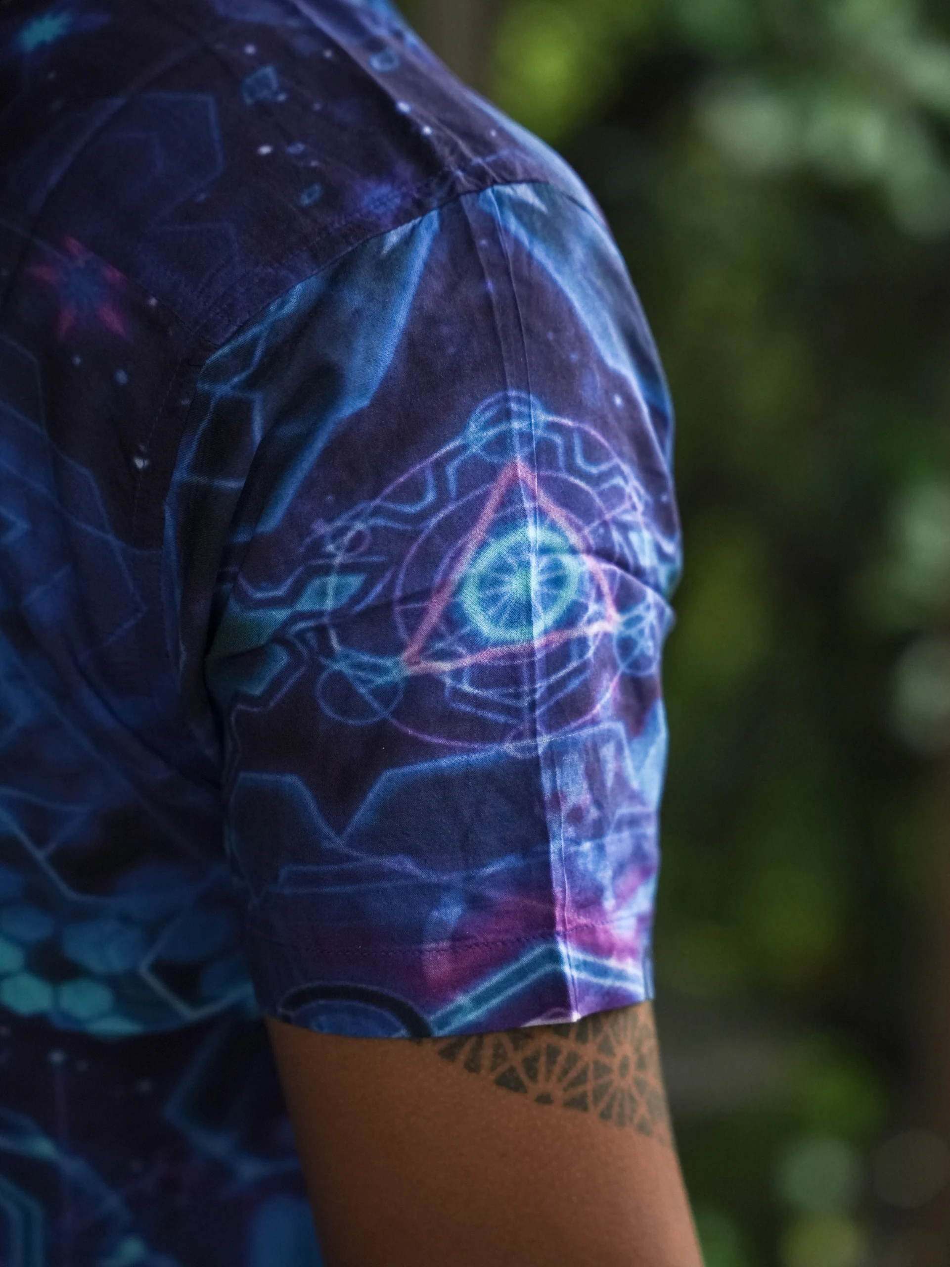 Men's Hexagon Psychedelic Bamboo Shirt, Geometric Festival Rave Wear (100% Bamboo) — view 7