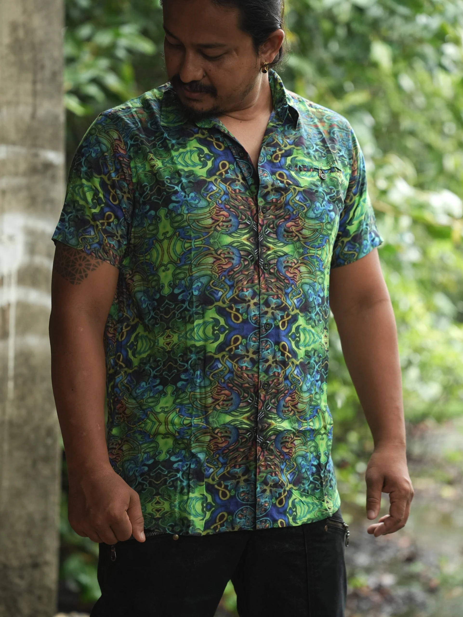 Kaleidoscope Bamboo Festival Shirt, Green Blue Psychedelic Print, Lightweight Men's Shirt — view 9
